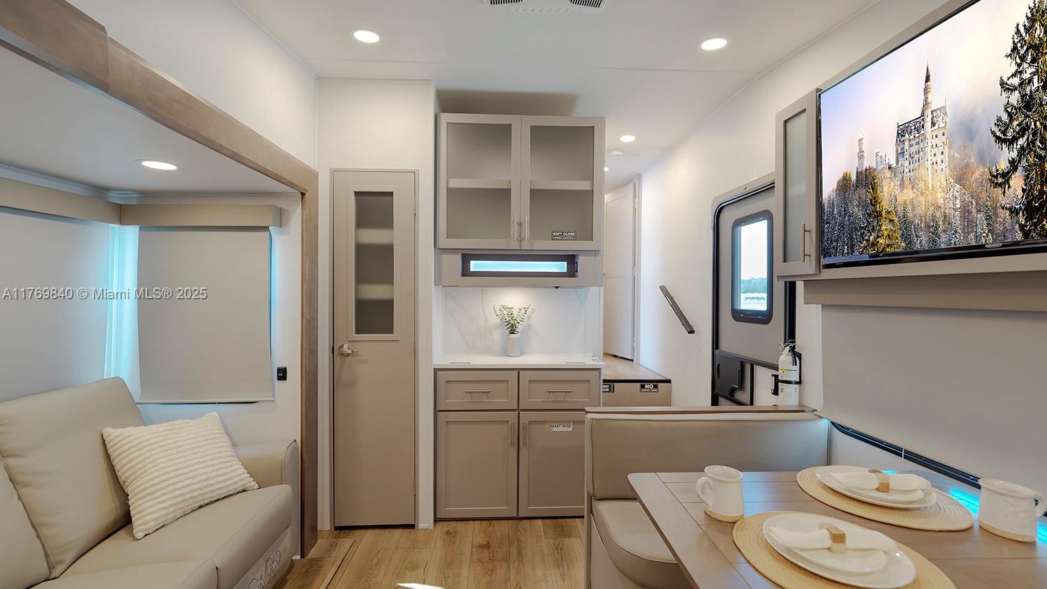 HOLLYWOOD BEACH HEIGHTS S - Residential