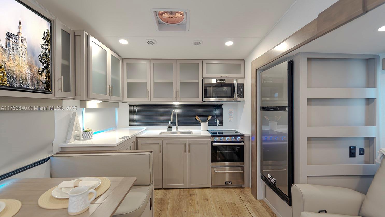 HOLLYWOOD BEACH HEIGHTS S - Residential