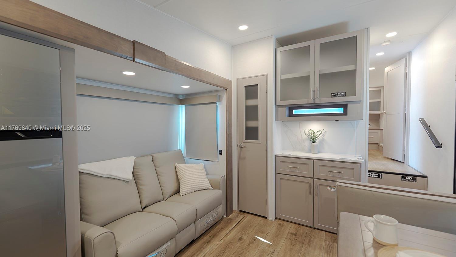 HOLLYWOOD BEACH HEIGHTS S - Residential