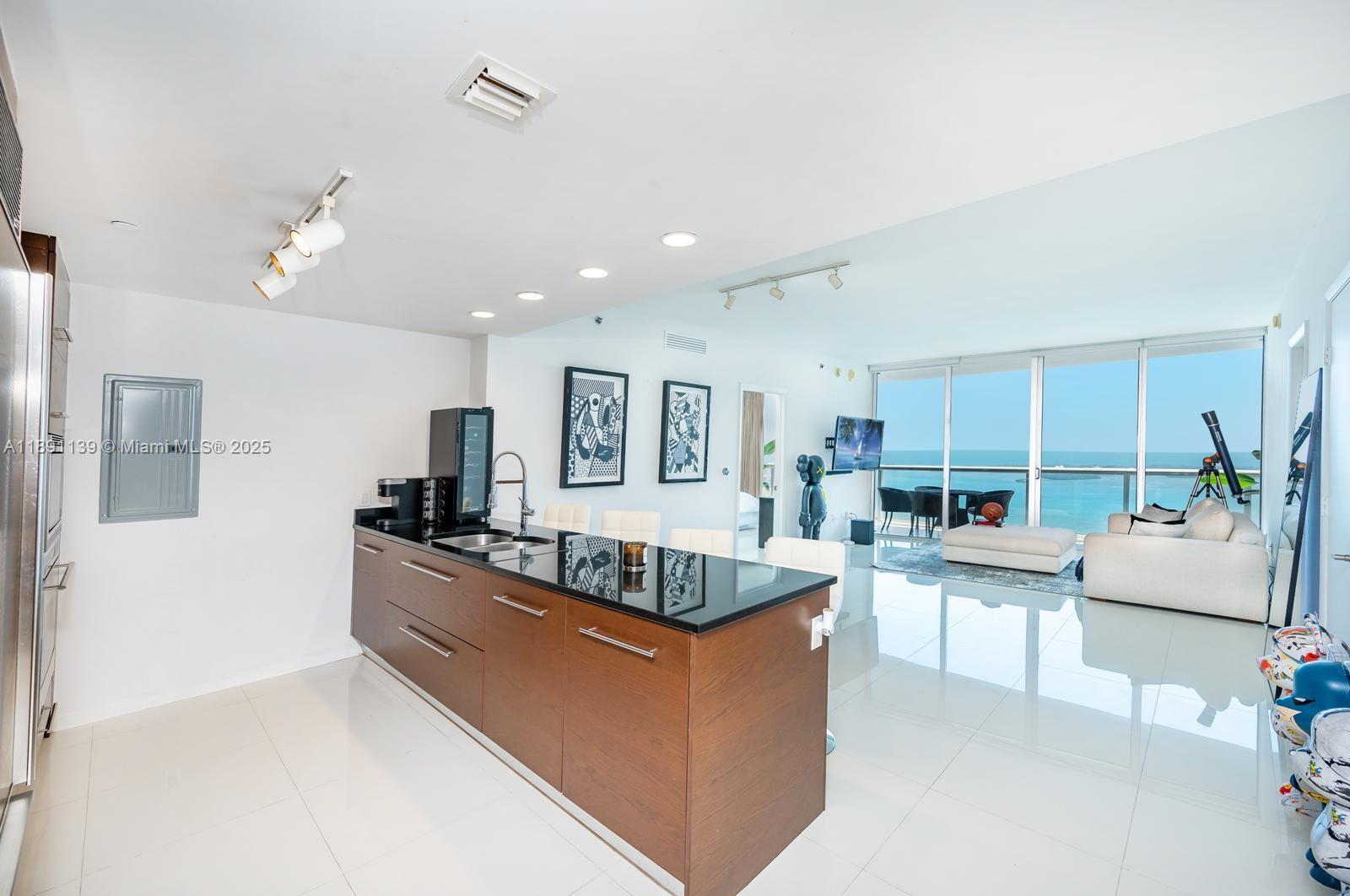 ICONBRICKELL CONDO NO 1 - Residential