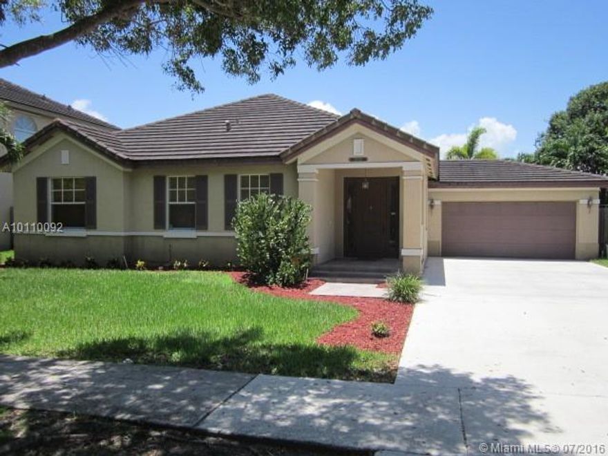 1-Story Residence with private pool, large driveway, tile roof, high ceilings, tile floors with laminate bedrooms, split bedroom plan, laundry room, all appliances plus alarm system, master bedroom w/walk-in closet, Roman tub & shower, hurricane shutters, No association. Close to Everything!