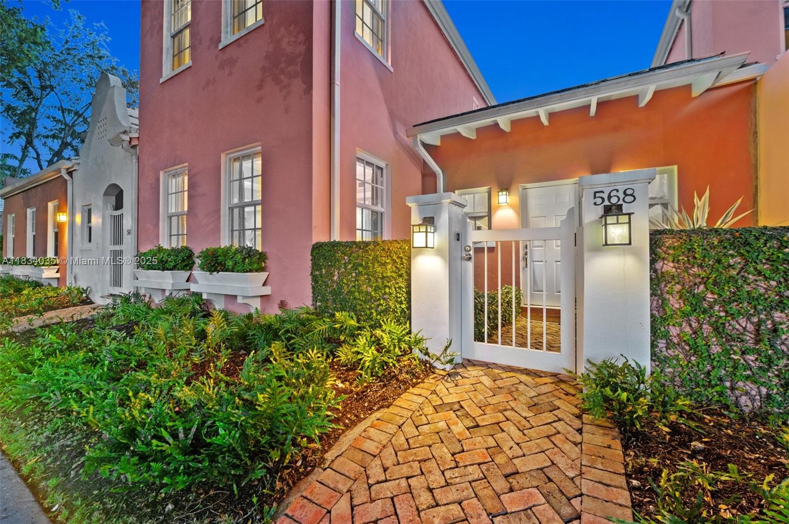 568 Loretto Ave 11