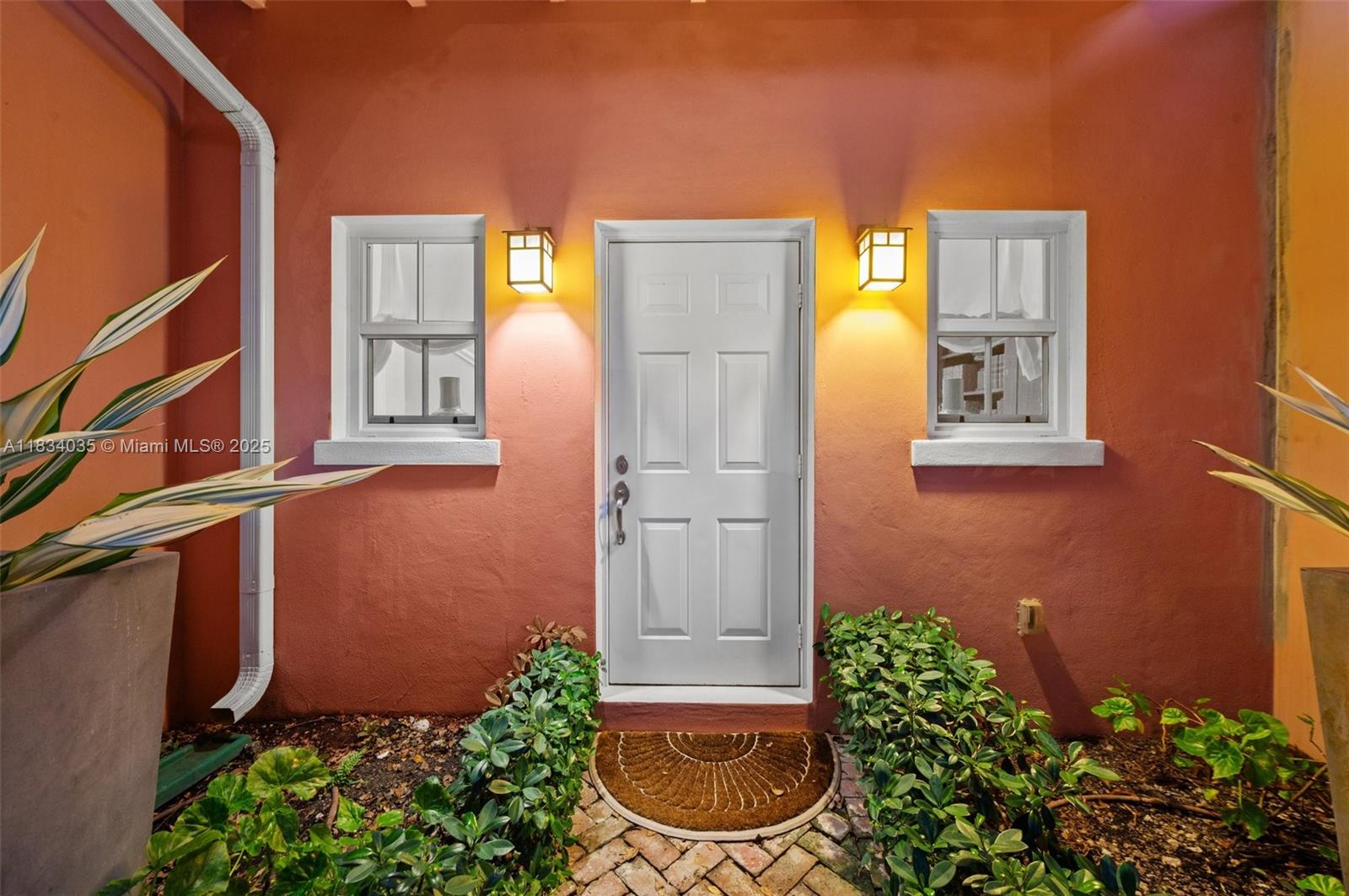 568 Loretto Ave 11