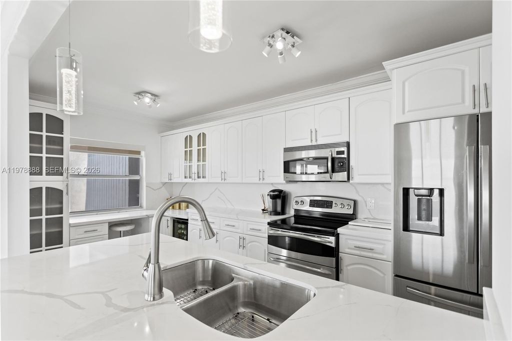 Photo of 3850 Washington St #816, Hollywood, FL 33021 (MLS # A11978888)
