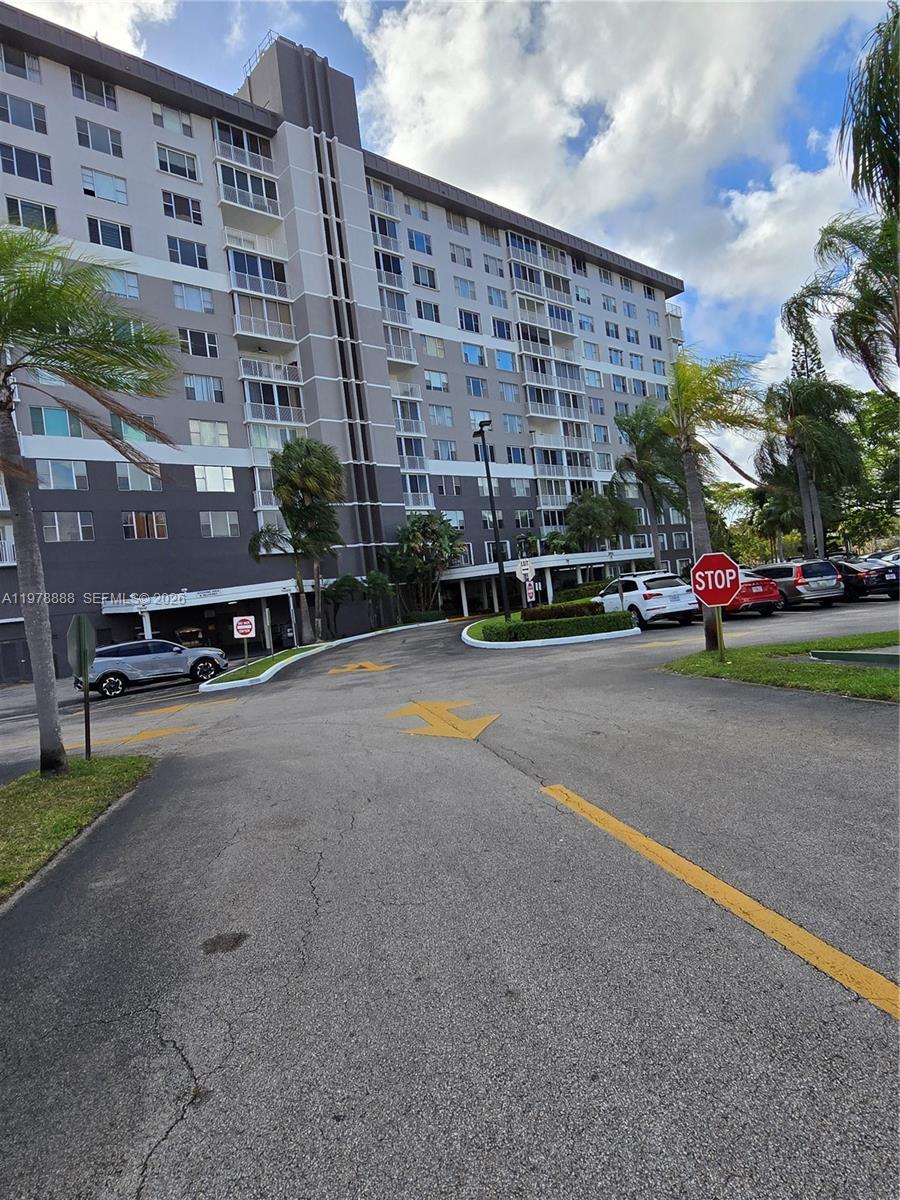 HILLCREST EAST NO 27 COND - Residential