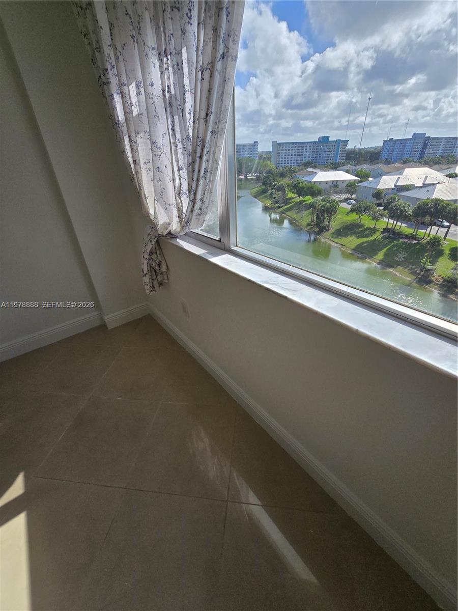 HILLCREST EAST NO 27 COND - Residential