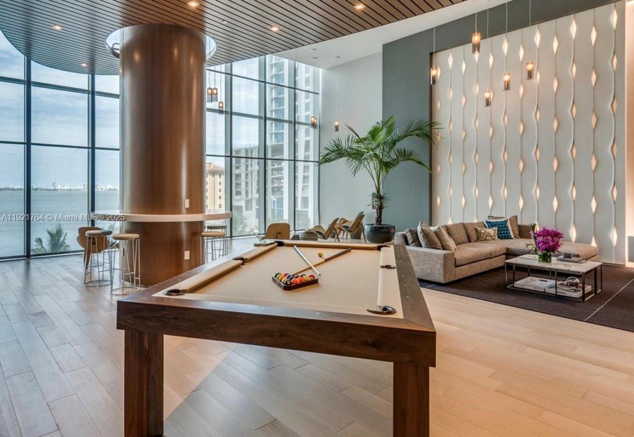 ICON BAY CONDO - Residential