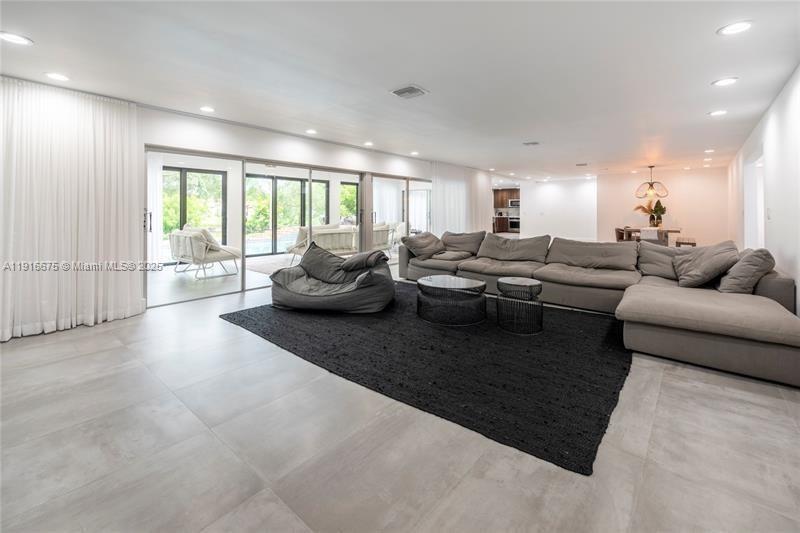 HOLLYWOOD HILLS NORTH SEC - Residential Lease