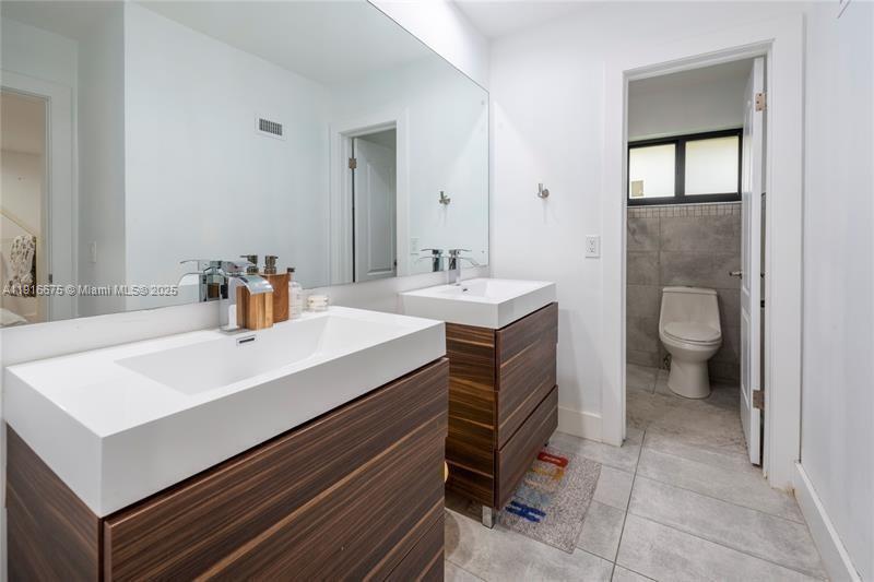 HOLLYWOOD HILLS NORTH SEC - Residential Lease