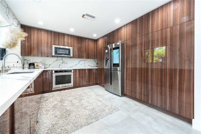 HOLLYWOOD HILLS NORTH SEC - Residential Lease