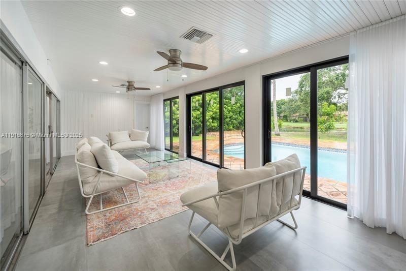 HOLLYWOOD HILLS NORTH SEC - Residential Lease