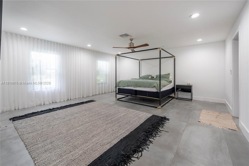 HOLLYWOOD HILLS NORTH SEC - Residential Lease