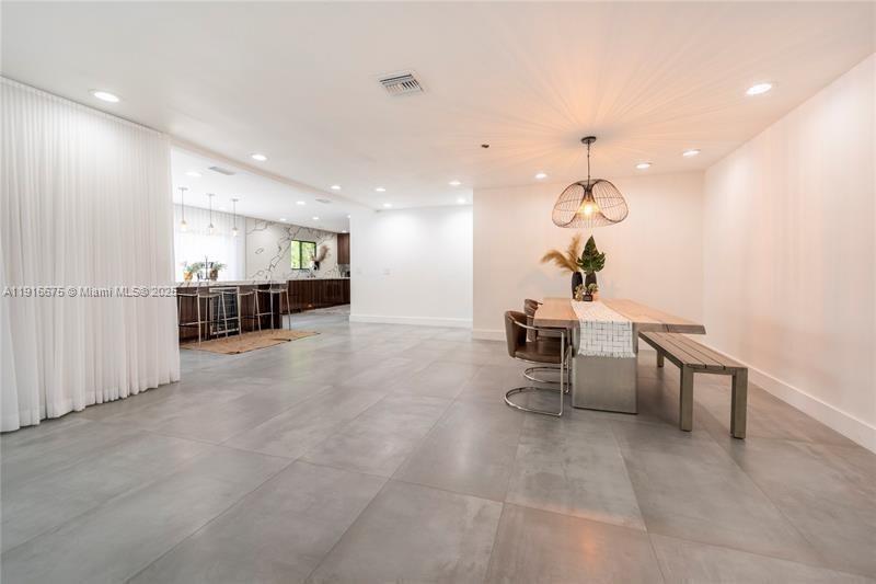 HOLLYWOOD HILLS NORTH SEC - Residential Lease