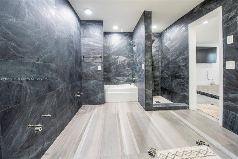 HOLLYWOOD HILLS NORTH SEC - Residential Lease