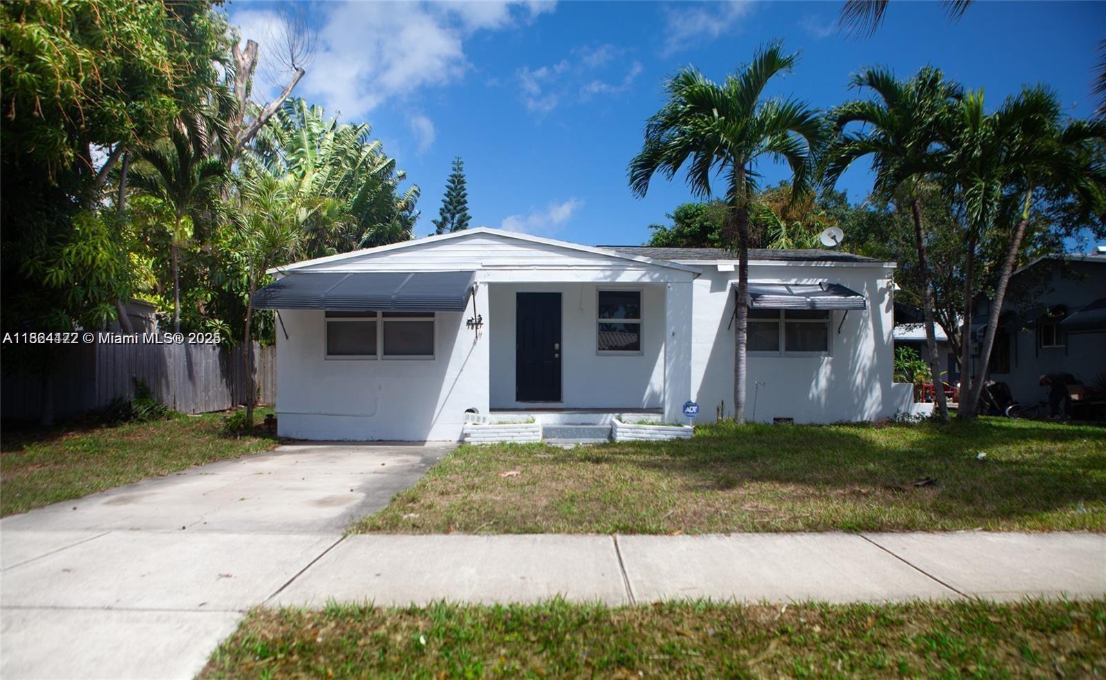 1821 Harding St 1-2, Hollywood, Broward County, Florida - 3 Bedrooms  
2 Bathrooms - 