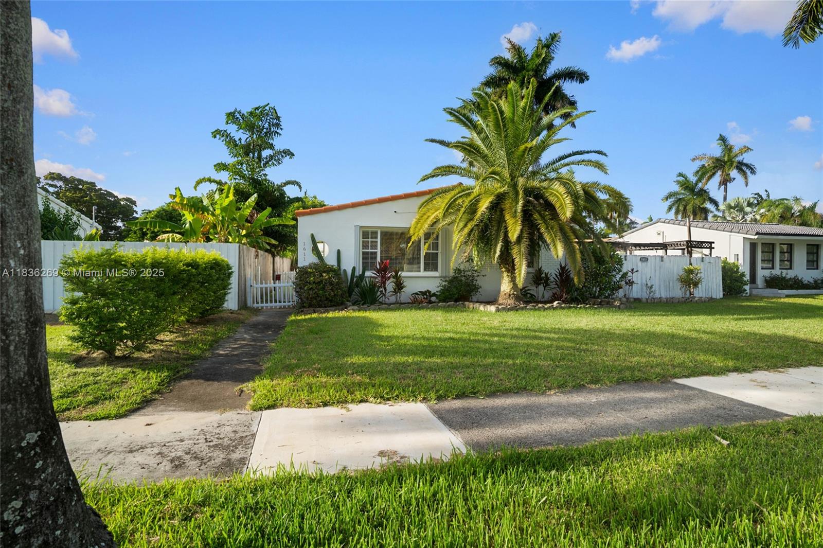 1611 Mayo Streeet