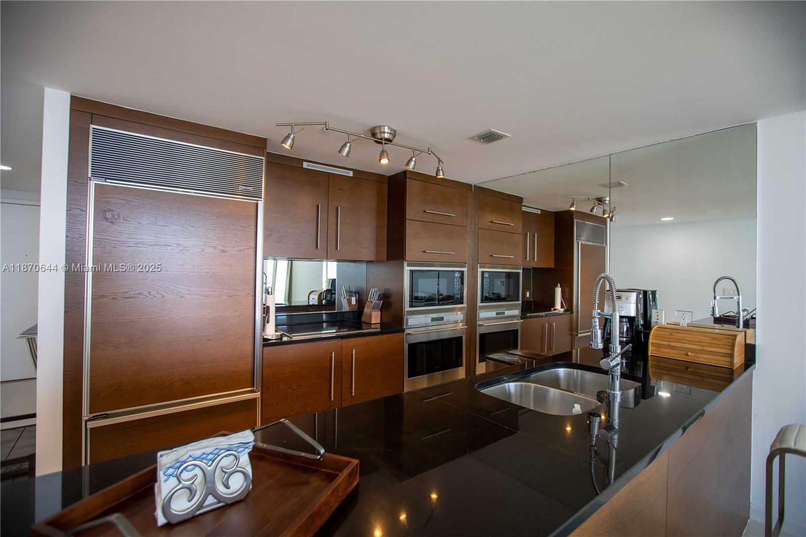 ICON BRICKELL CONDO NO 1 - Residential Lease