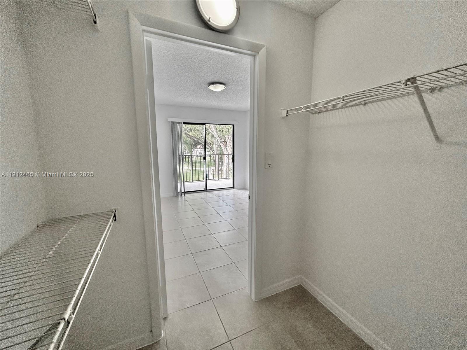 HOLLYWOOD PARC CONDOMINIU - Residential Lease