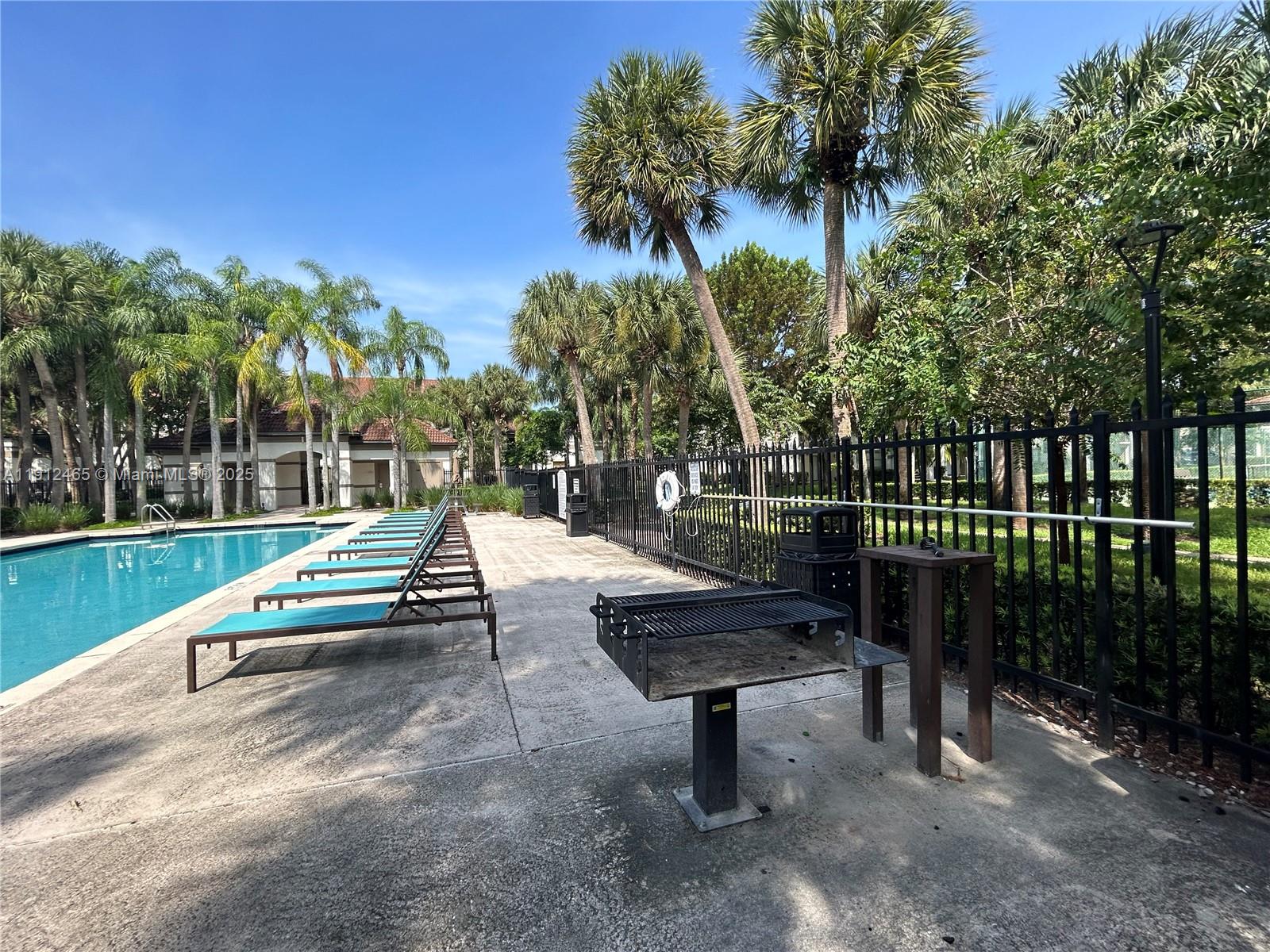 HOLLYWOOD PARC CONDOMINIU - Residential Lease