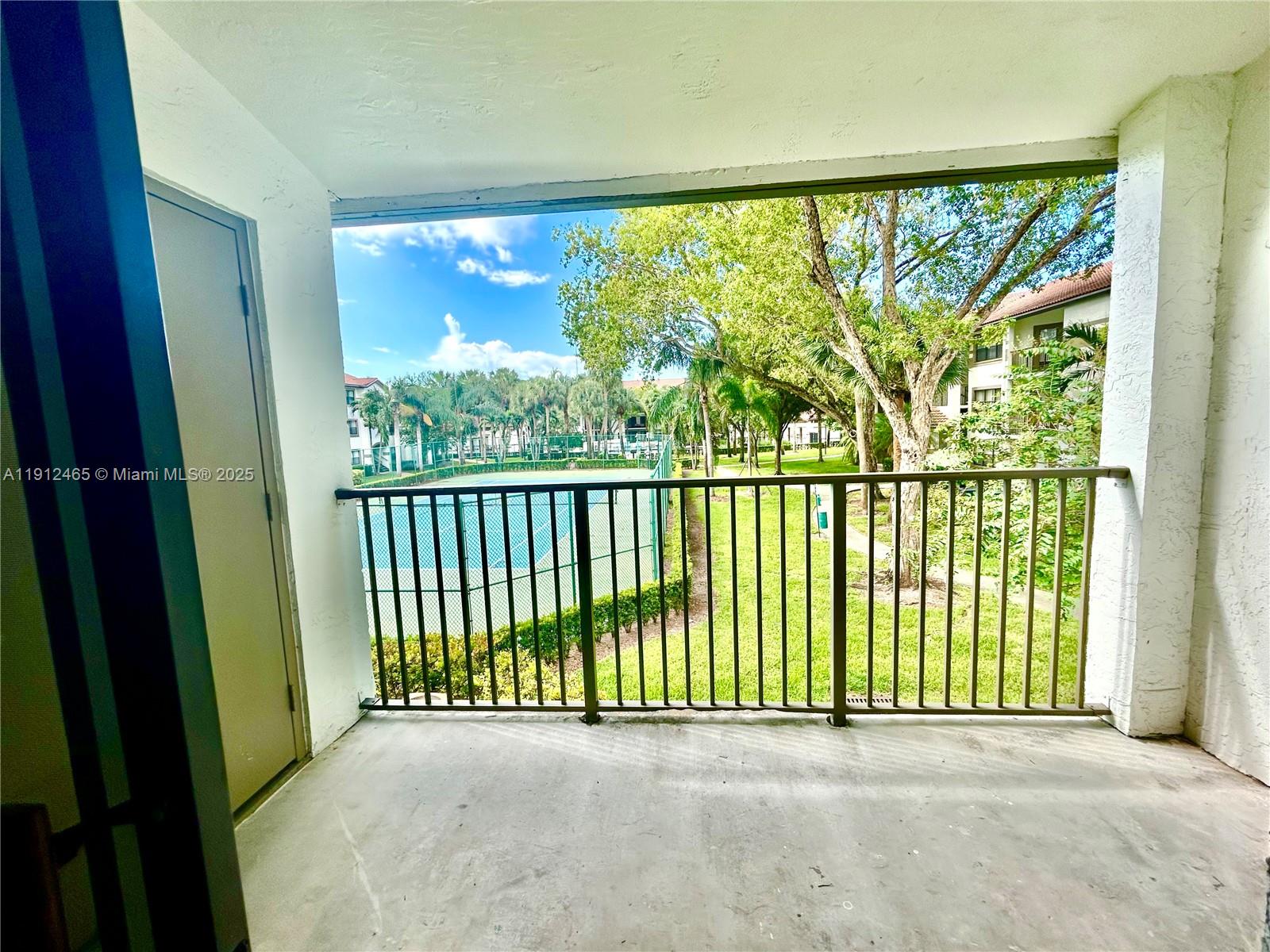 HOLLYWOOD PARC CONDOMINIU - Residential Lease