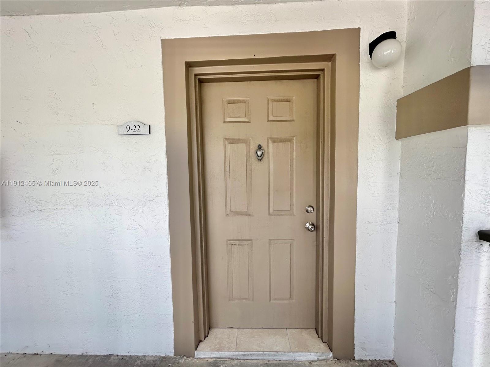 HOLLYWOOD PARC CONDOMINIU - Residential Lease