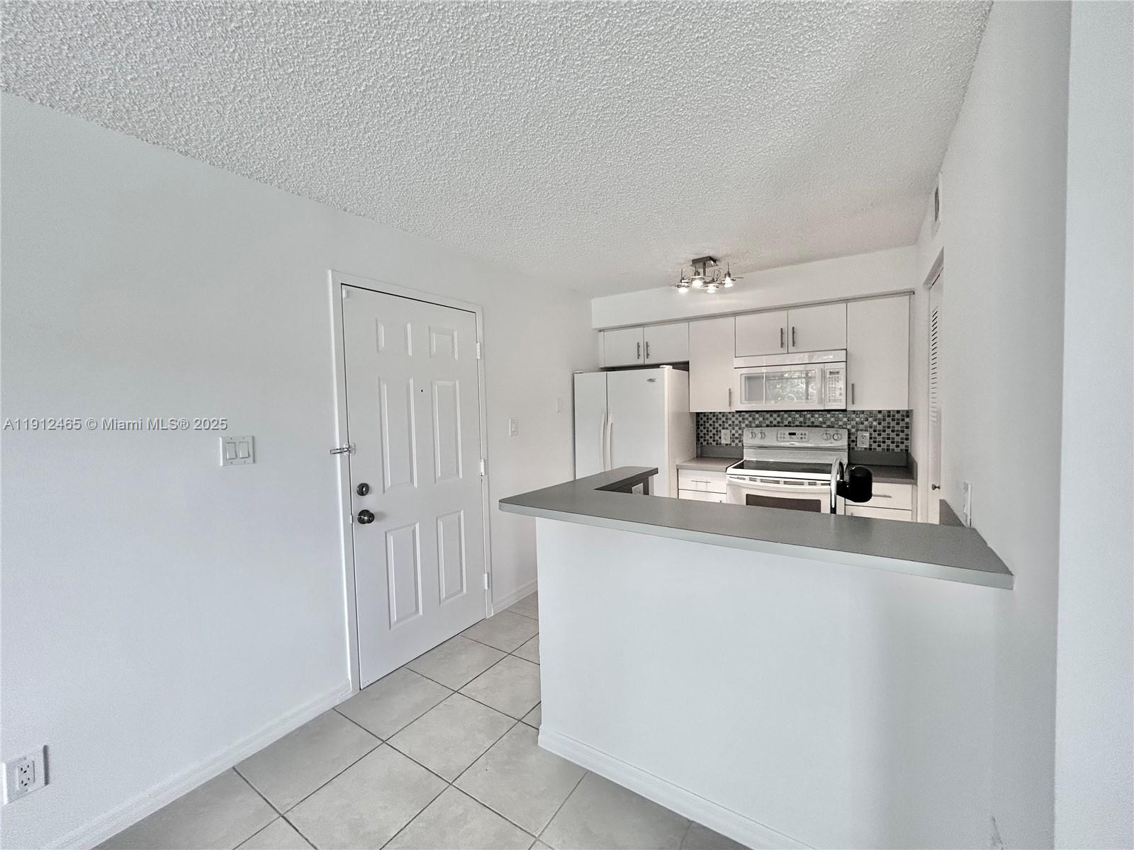 HOLLYWOOD PARC CONDOMINIU - Residential Lease