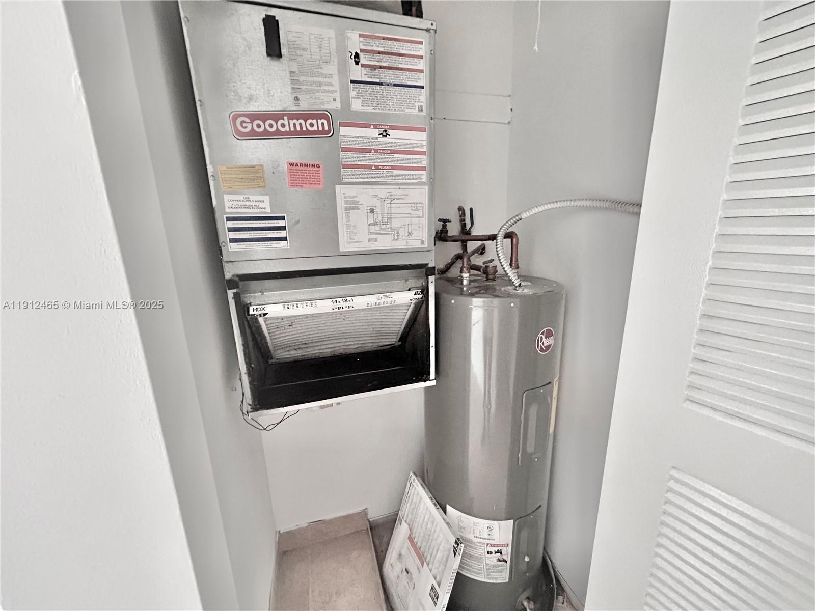 HOLLYWOOD PARC CONDOMINIU - Residential Lease