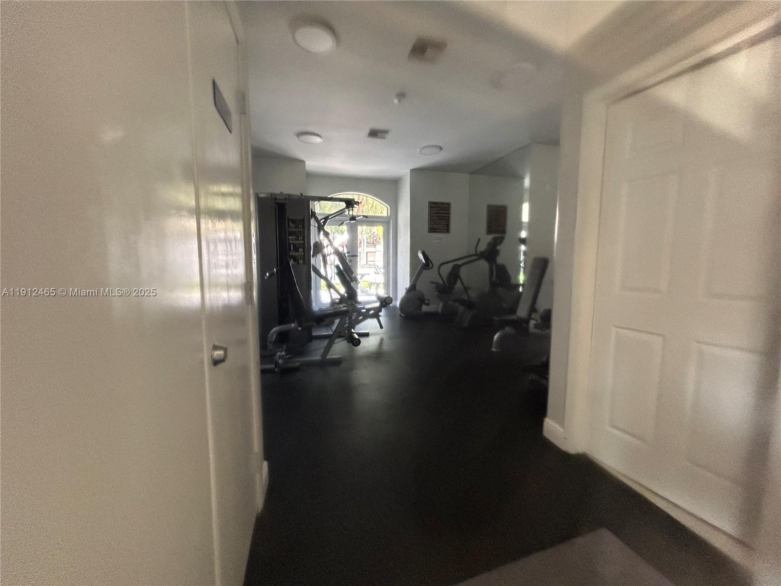 HOLLYWOOD PARC CONDOMINIU - Residential Lease