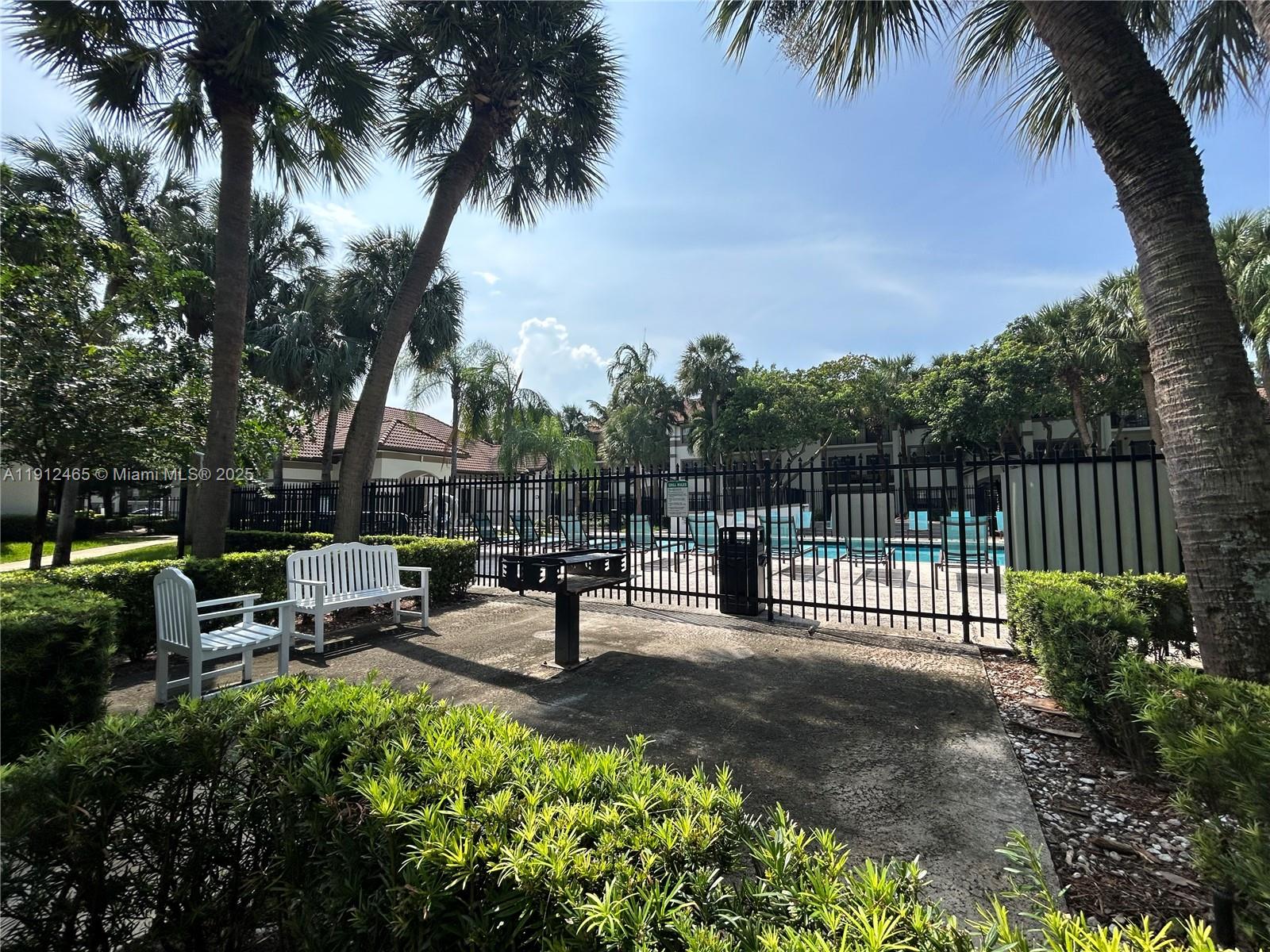 HOLLYWOOD PARC CONDOMINIU - Residential Lease