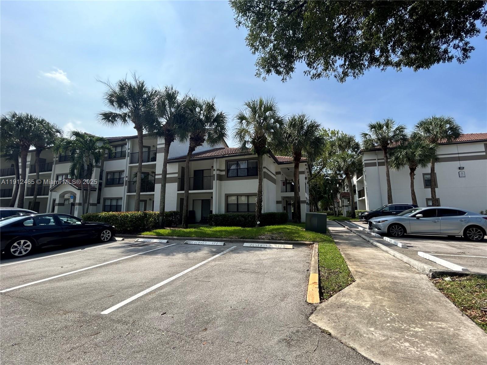 HOLLYWOOD PARC CONDOMINIU - Residential Lease