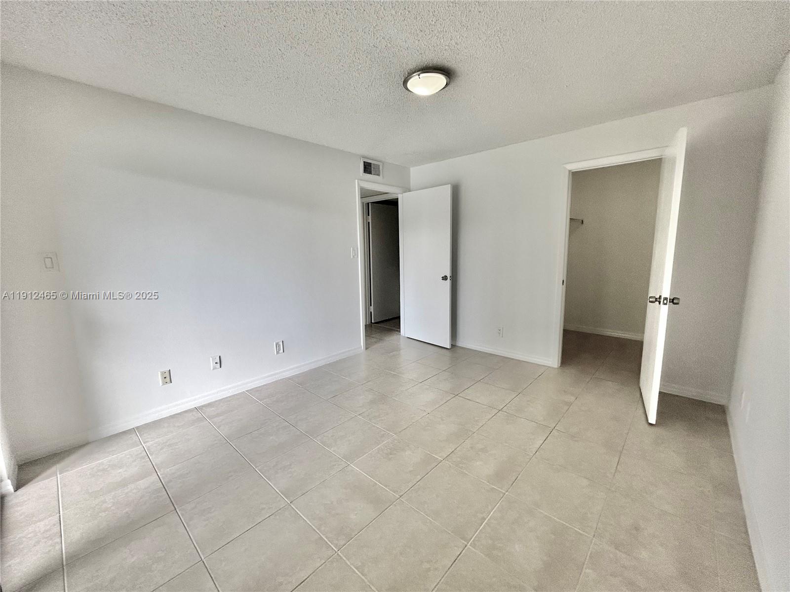 HOLLYWOOD PARC CONDOMINIU - Residential Lease