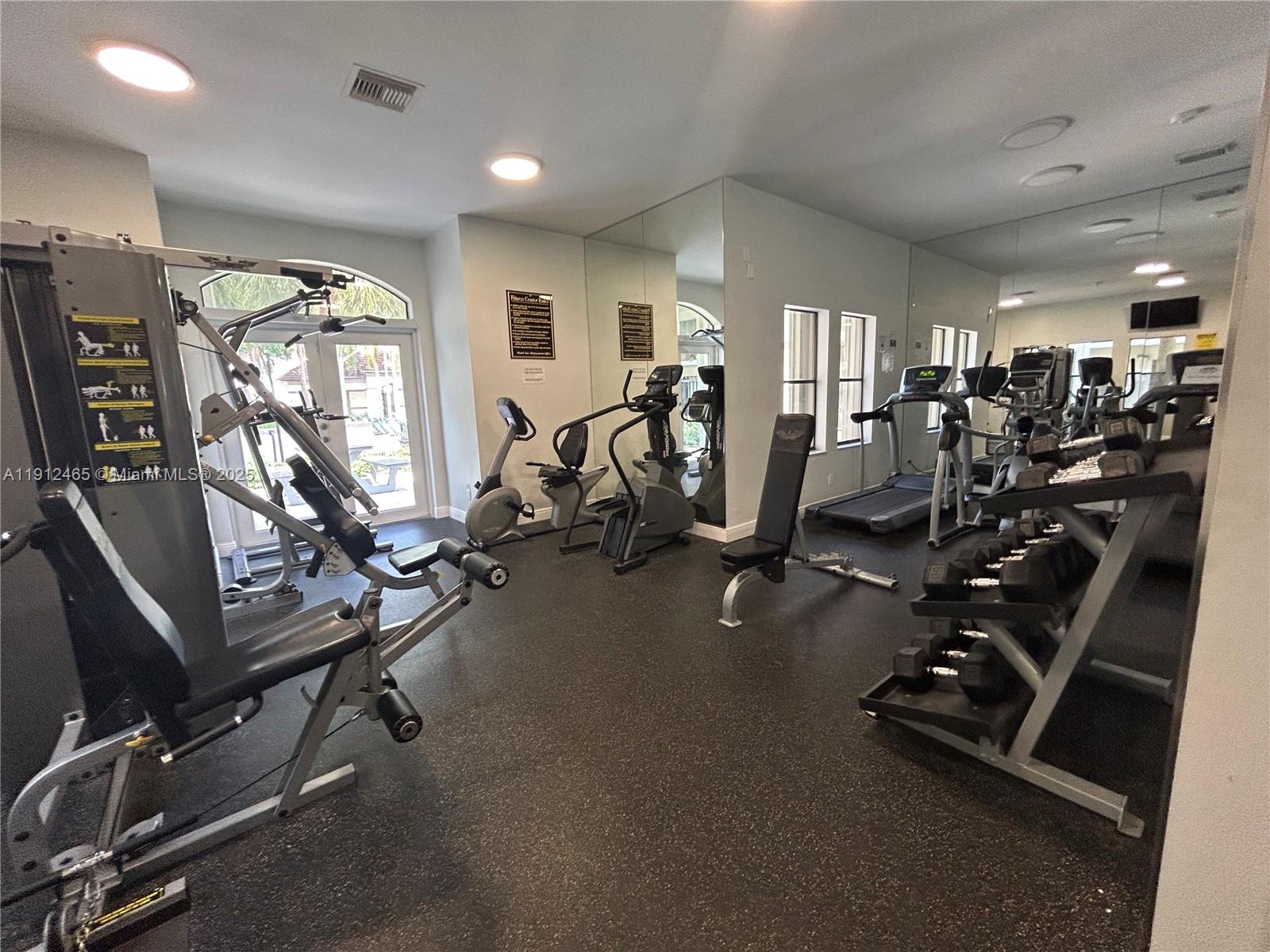 HOLLYWOOD PARC CONDOMINIU - Residential Lease