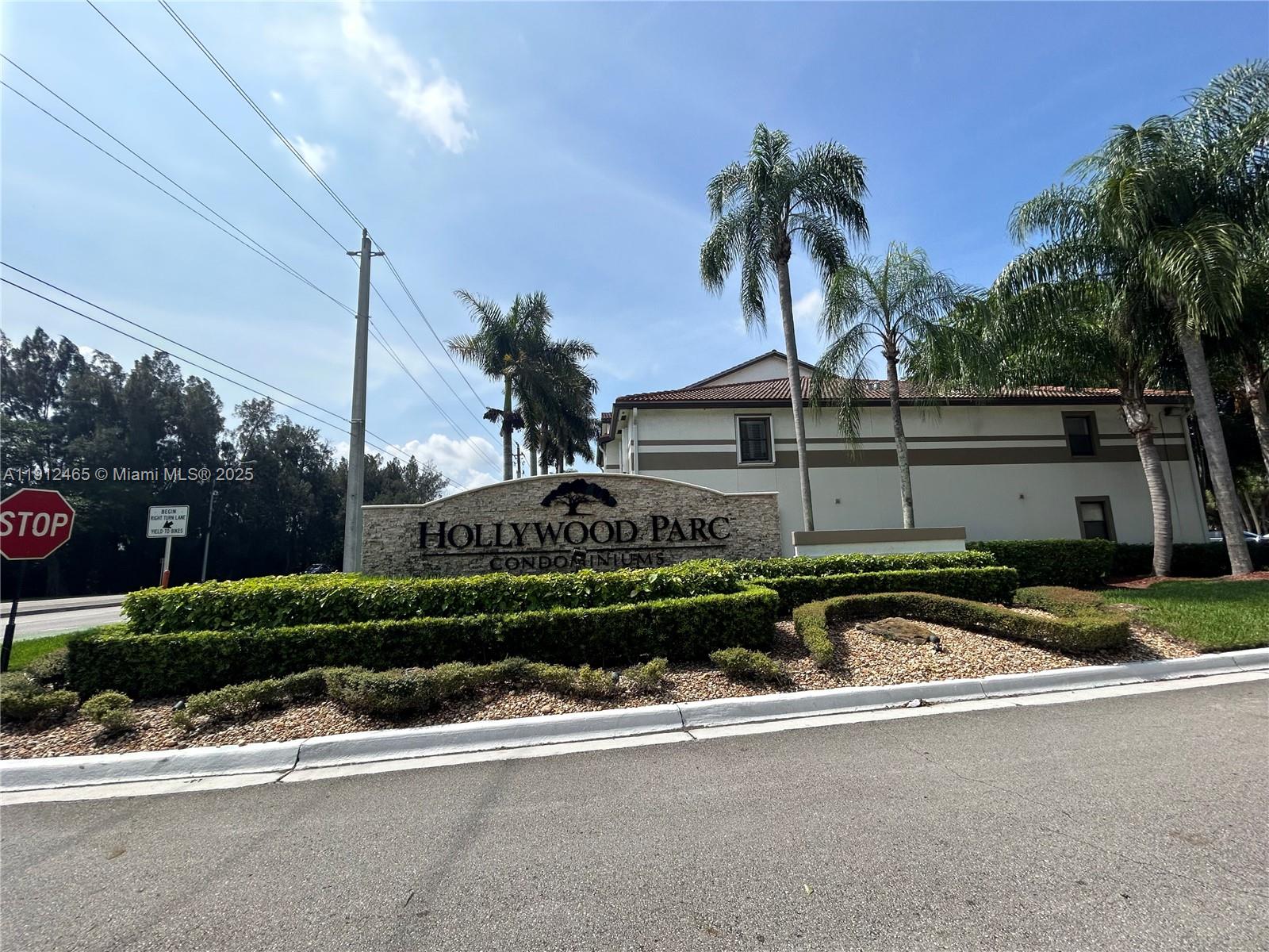 HOLLYWOOD PARC CONDOMINIU - Residential Lease