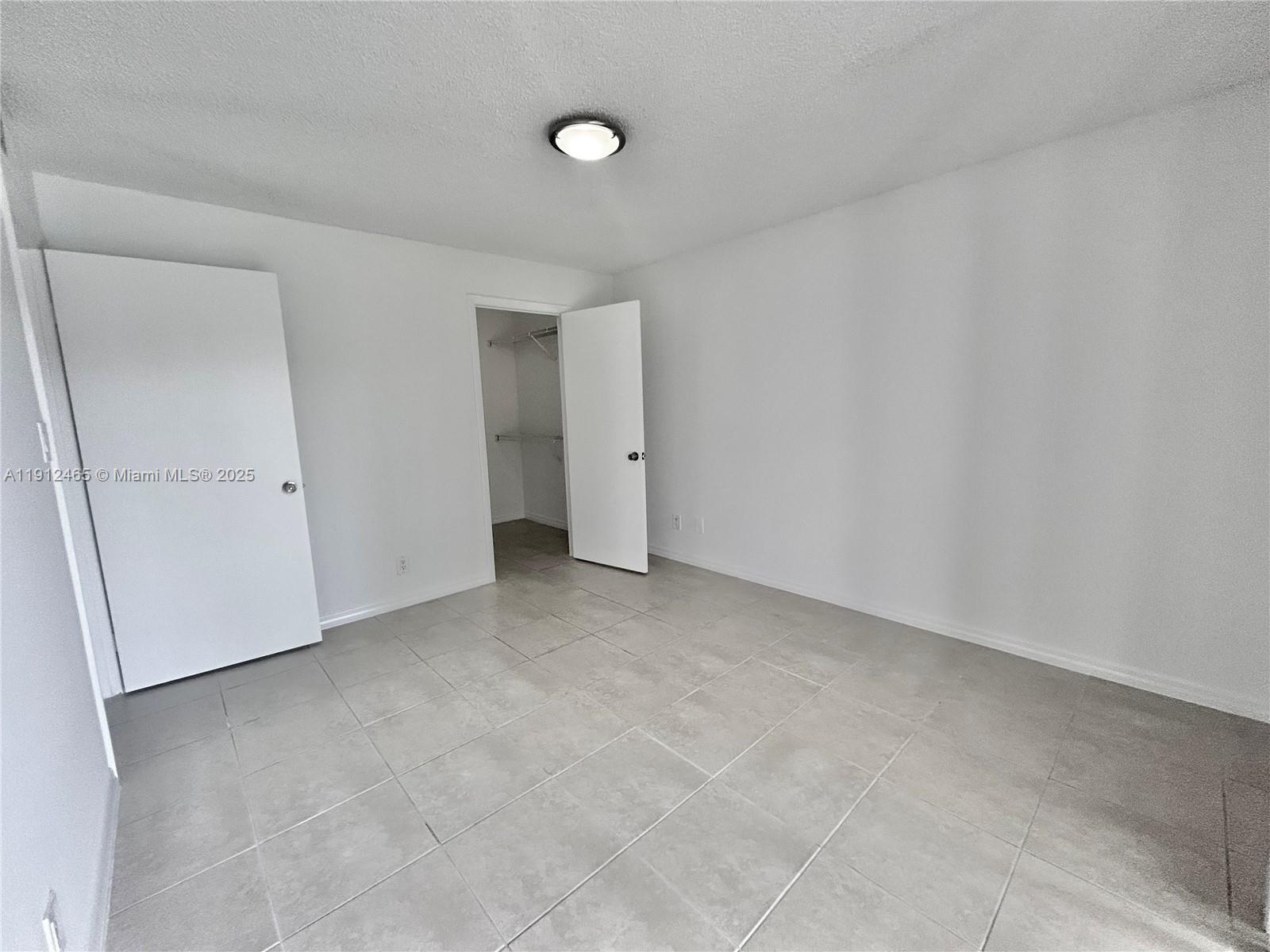 HOLLYWOOD PARC CONDOMINIU - Residential Lease