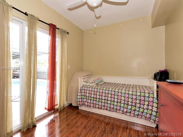 Hollywood Hills 6-22 B - Residential