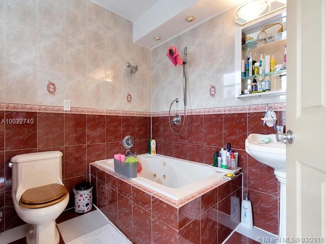 Hollywood Hills 6-22 B - Residential