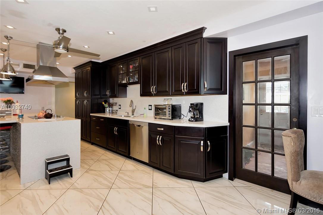 Hollywood Hills 6-22 B - Residential