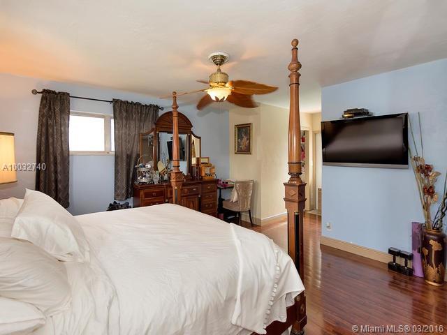 Hollywood Hills 6-22 B - Residential