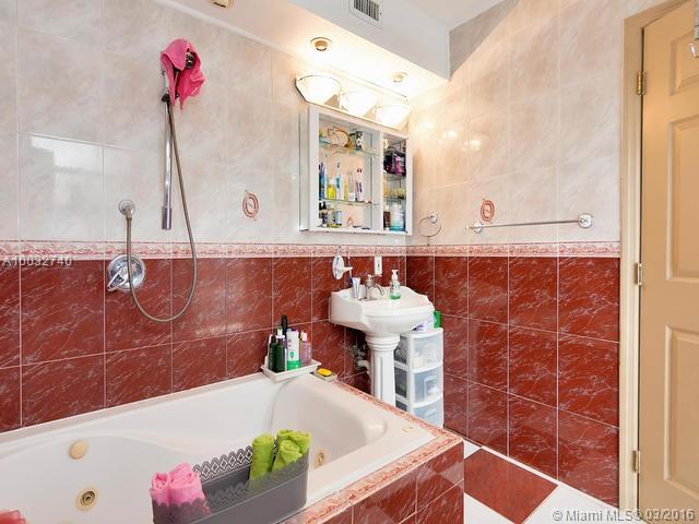 Hollywood Hills 6-22 B - Residential