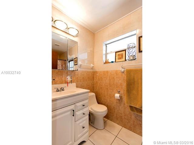 Hollywood Hills 6-22 B - Residential