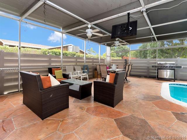 Hollywood Hills 6-22 B - Residential