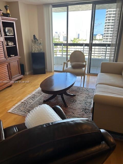 MYSTIC POINTE TOWER 500 C - Residential