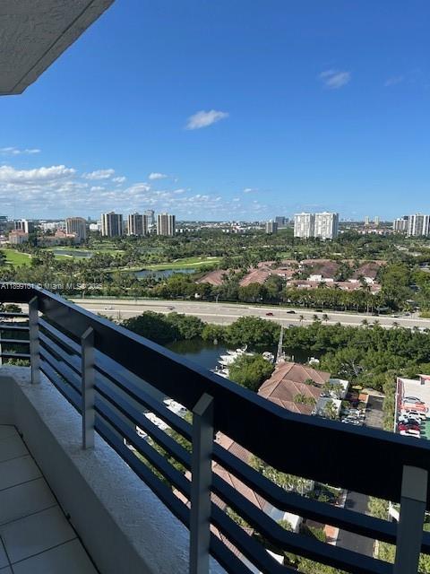 MYSTIC POINTE TOWER 500 C - Residential