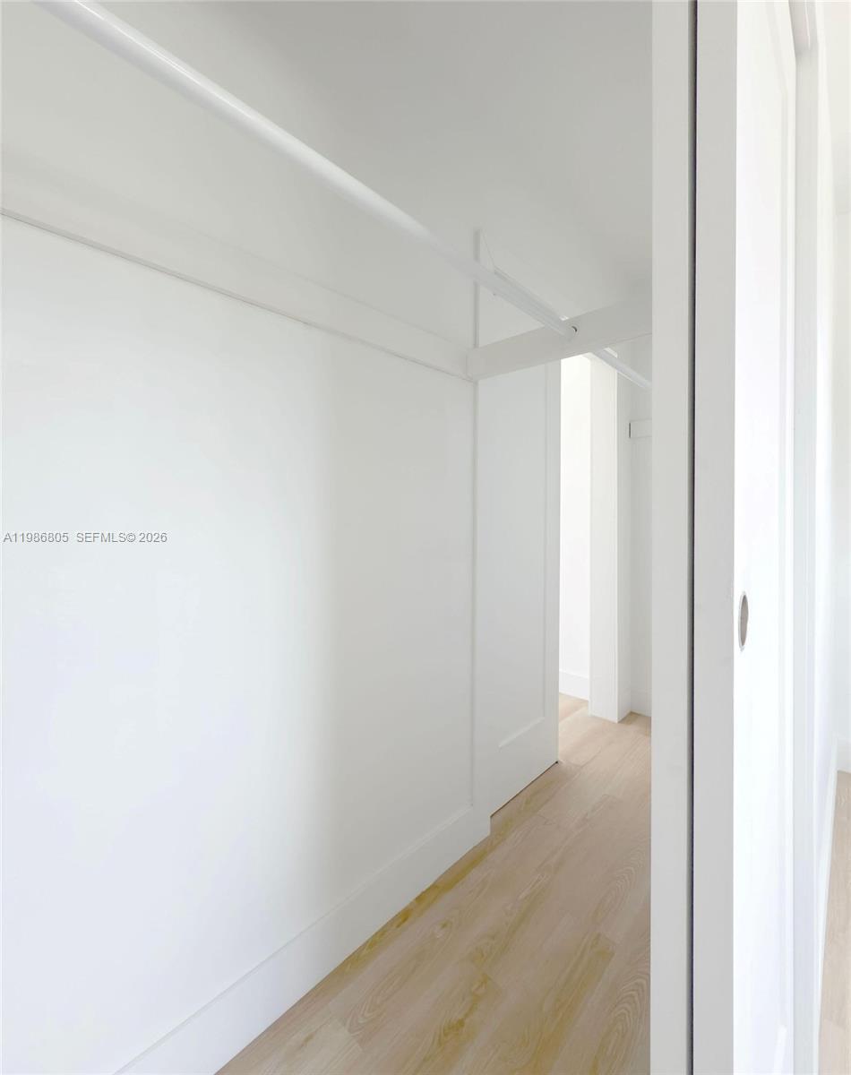 CRAVERO LAKE SHORE EST 3R - Residential