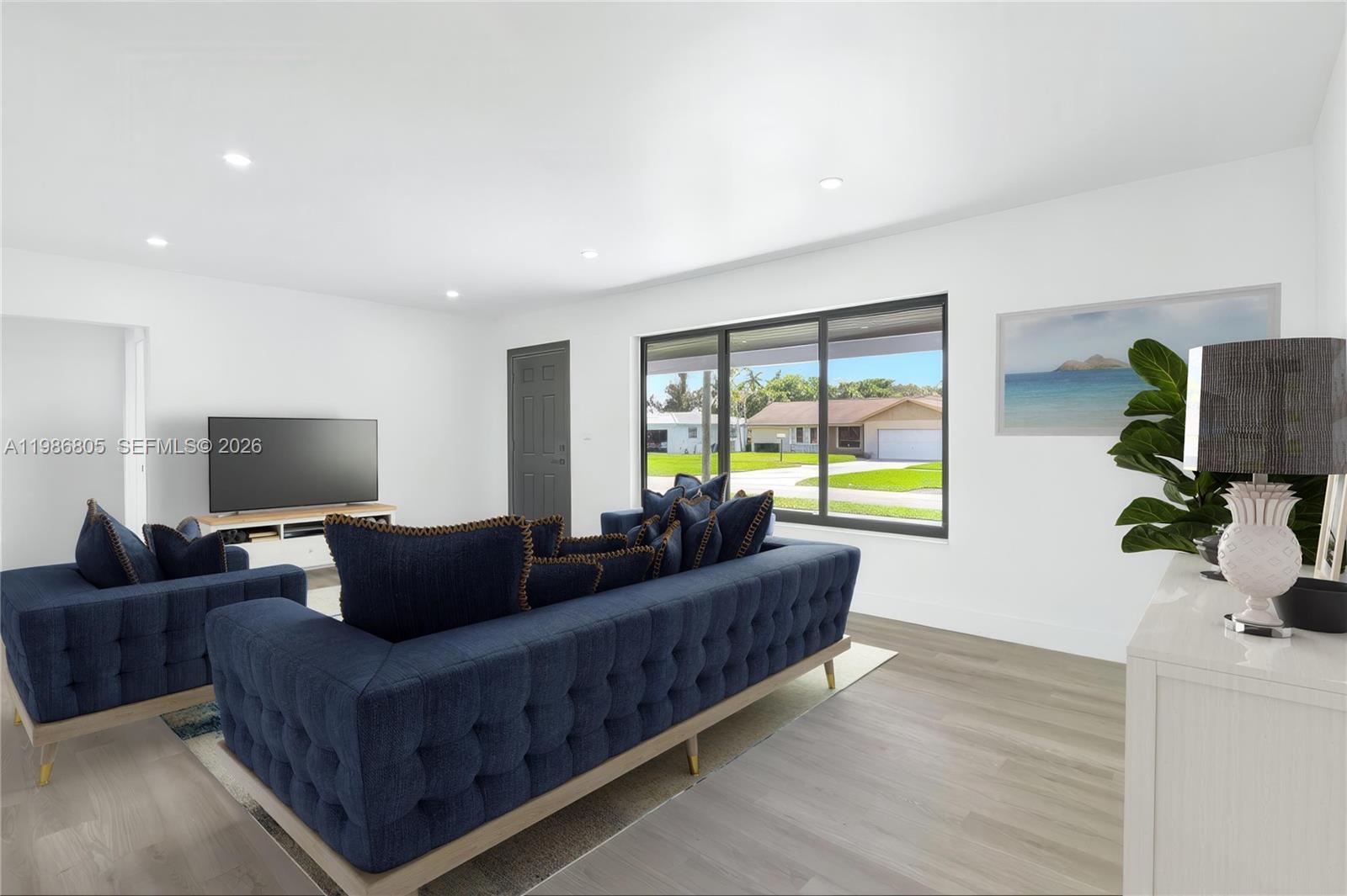 CRAVERO LAKE SHORE EST 3R - Residential