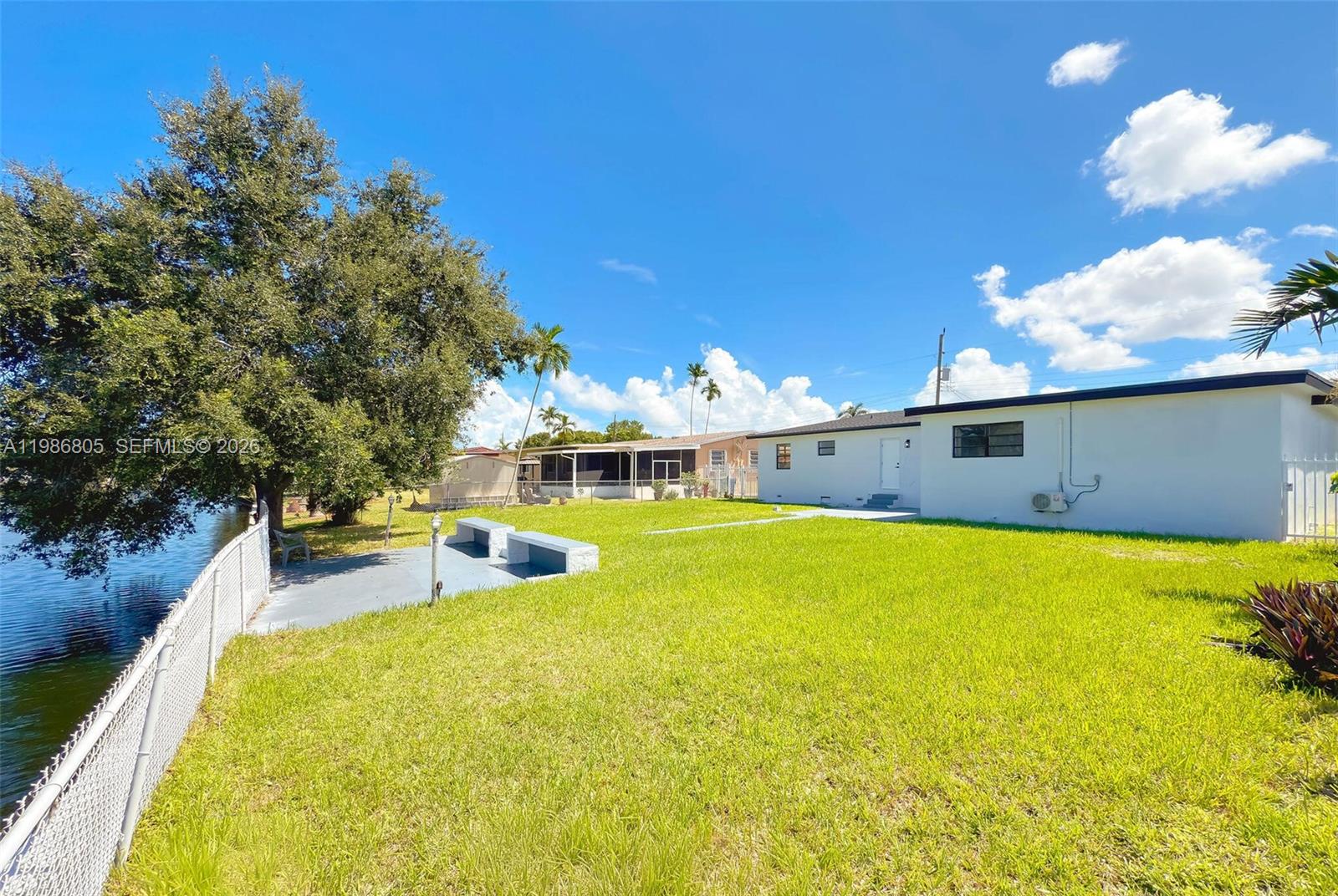 CRAVERO LAKE SHORE EST 3R - Residential