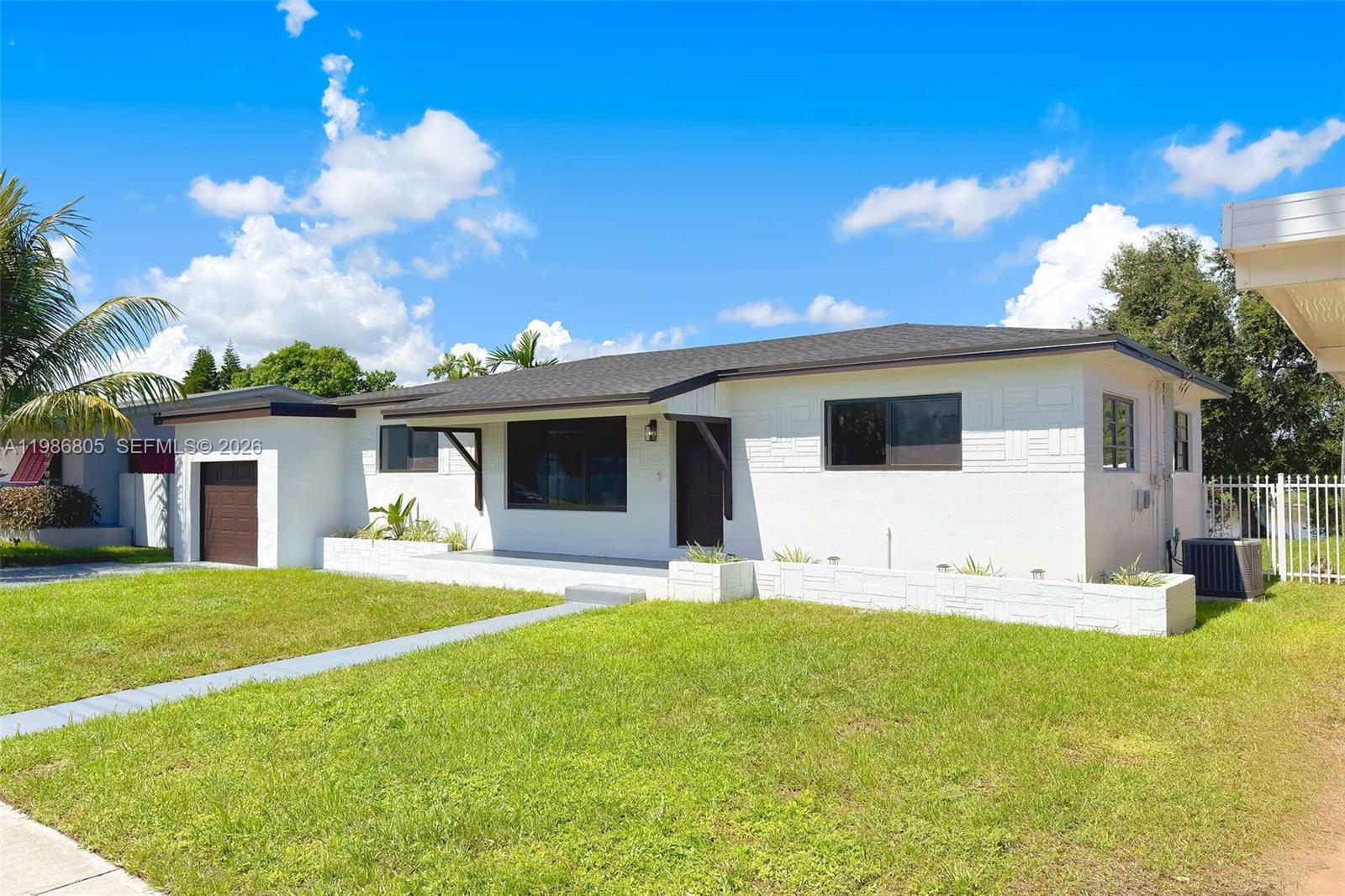 CRAVERO LAKE SHORE EST 3R - Residential