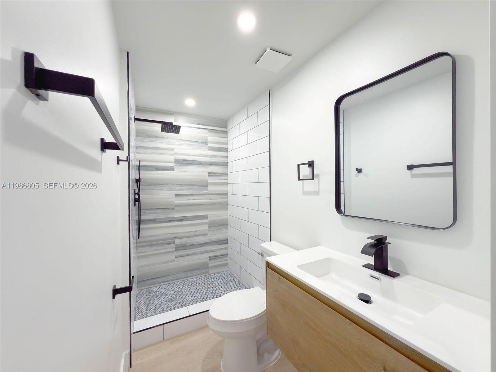 CRAVERO LAKE SHORE EST 3R - Residential