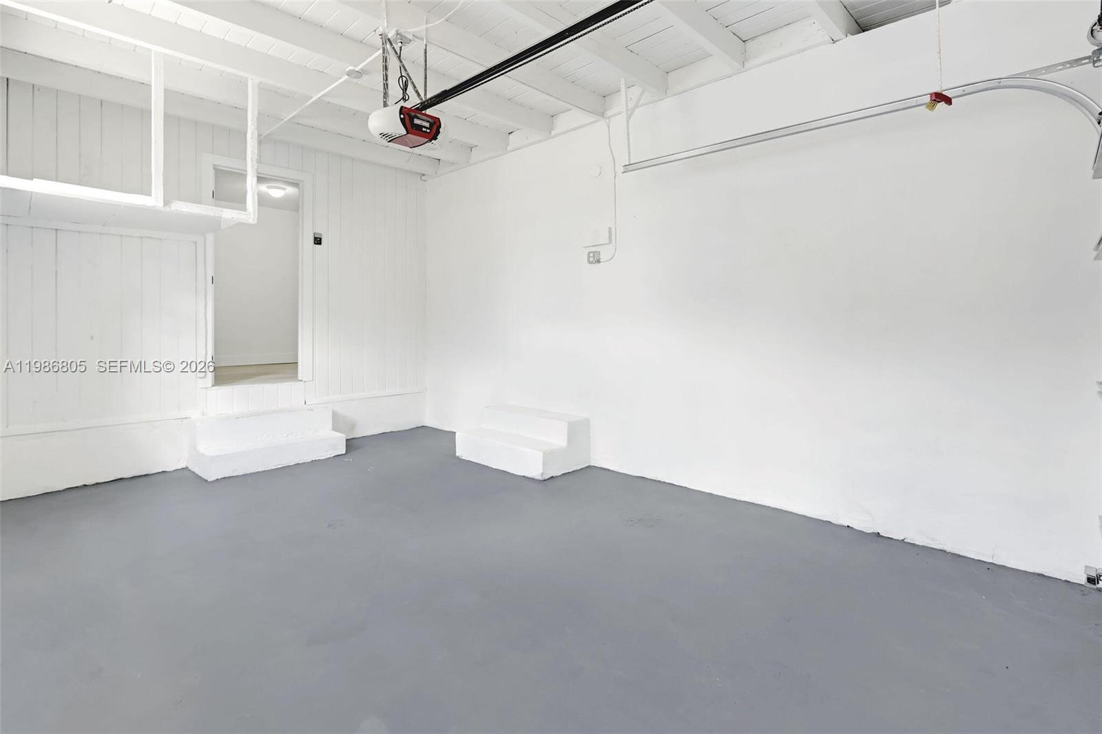 CRAVERO LAKE SHORE EST 3R - Residential