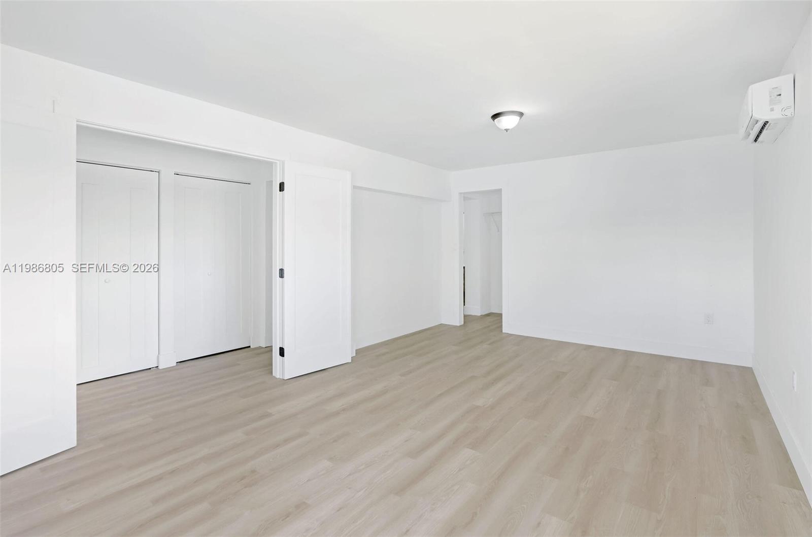 CRAVERO LAKE SHORE EST 3R - Residential